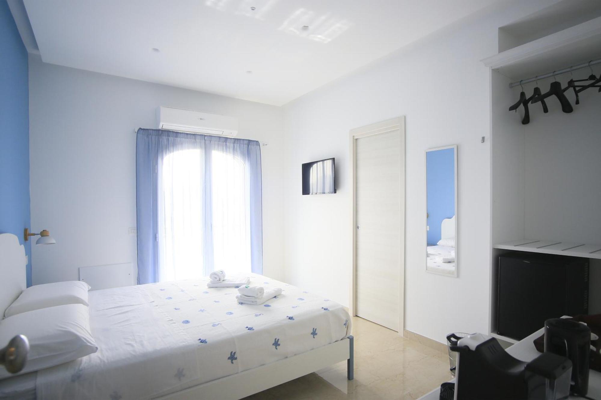 Villa Del Gaudio Rooms & Apartments Castellammare di Stabia Exterior photo